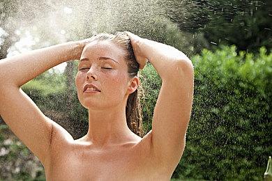 操作小狗引导失心人类《人性》5月16日发售